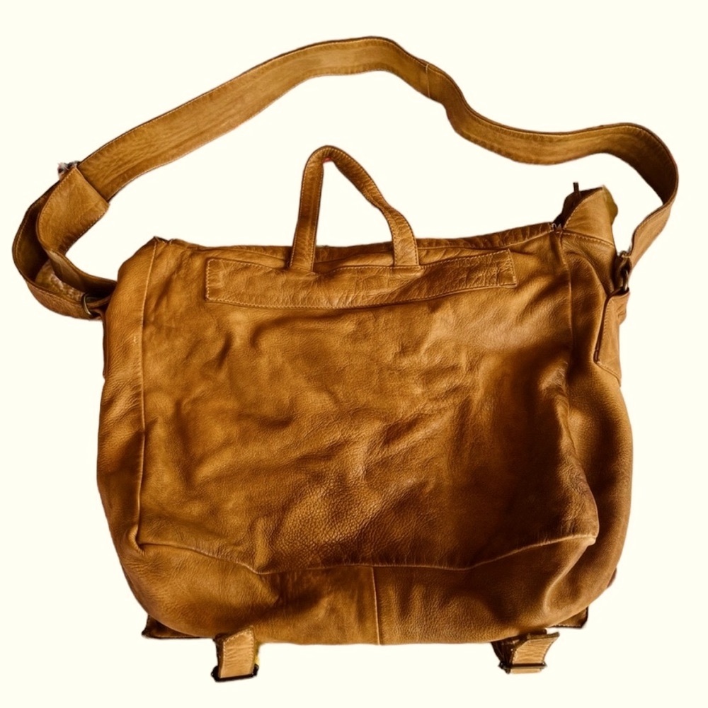 RARE Blur Camel leather Mail Bag Messenger Perfect Travel or Weekender Bag